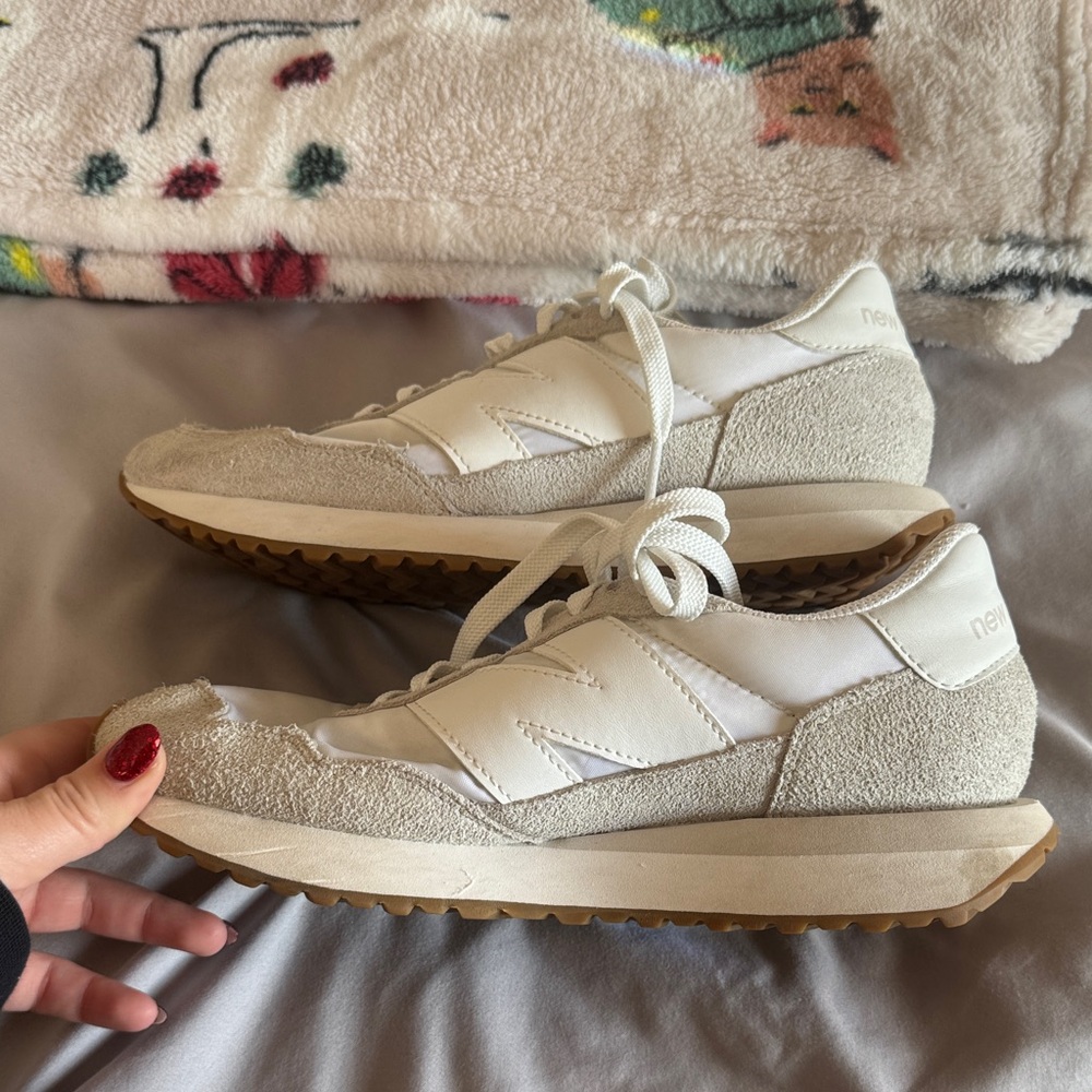 New Balance Women's 237 size 7.5